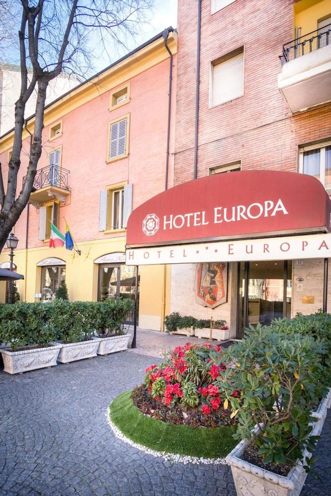Europa 3*